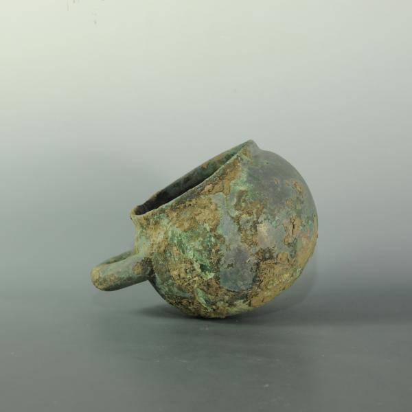 春秋时代单环耳青铜环底罐