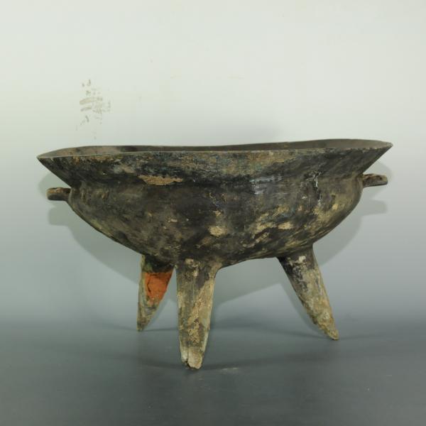 春秋时代素面双鋬耳鬲形青铜鼎