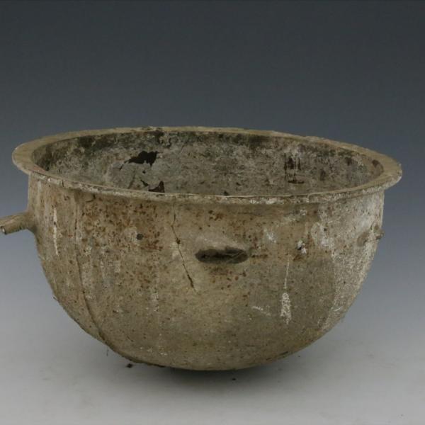 辽代圆形平口六耳铁锅