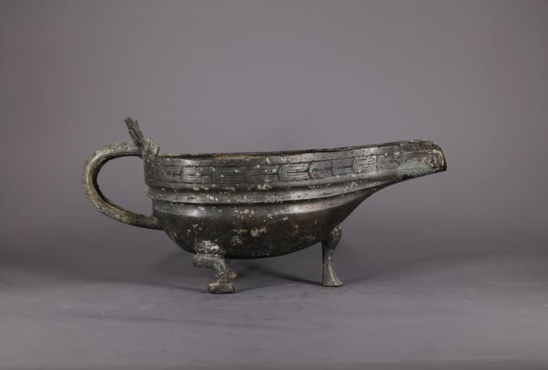 正月十四‖文物贺岁•新春同欢 春秋鳞纹瓦棱纹龙柄青铜匜