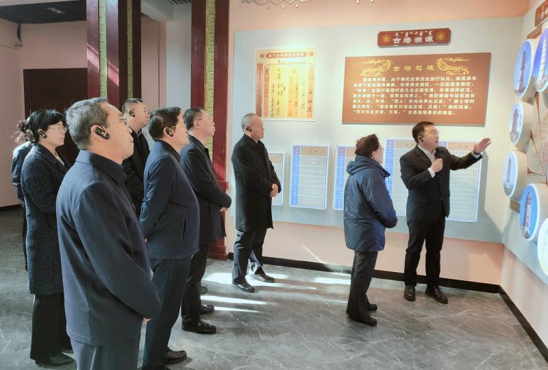 内蒙古自治区人大常委会副主任艾丽华到辽中京博物馆调研