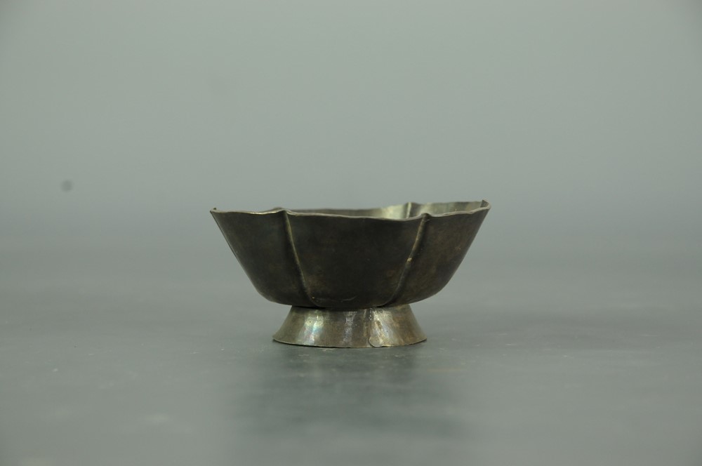 辽代葵形口银杯