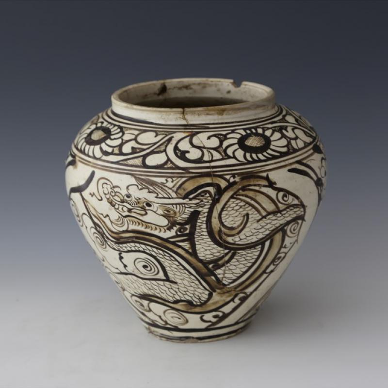 元代白釉褐花龙纹瓷罐